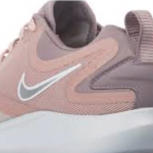 Nike running gym reflective blush Pink silver Gym comfy shoe Good Condition  12 - Picture 2 of 6